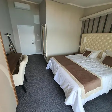 Nadia בית הארחה 4*